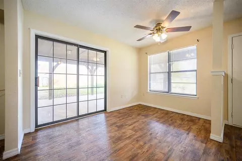 Living - 507 N Bock St, Broken Bow, OK 74728 photo 4 of 5