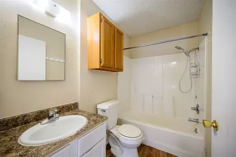 Bath - 507 N Bock St, Broken Bow, OK 74728 photo 3 of 4