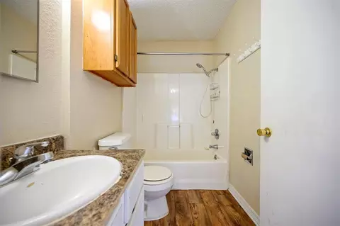 Bath - 507 N Bock St, Broken Bow, OK 74728 photo 4 of 4