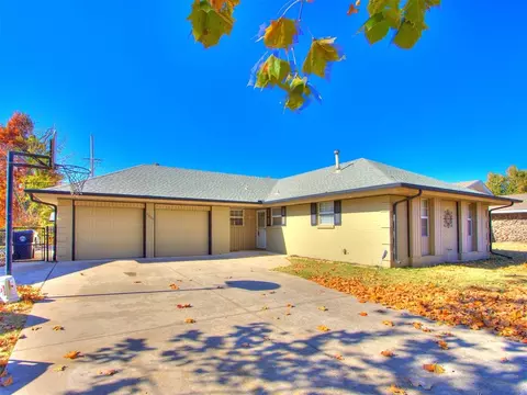 2909 N Tropicana Ave, Bethany, OK 73008