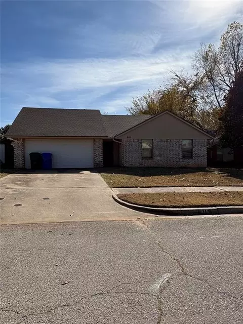 616 Black Hawk Dr, Norman, OK 73072