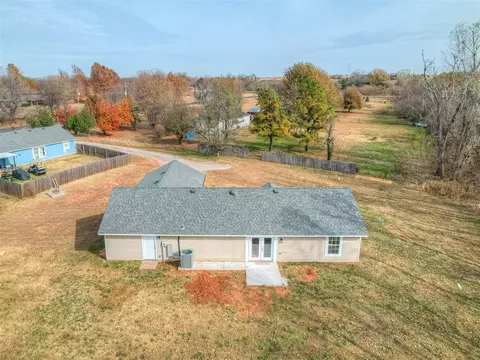 View/Area - 2085 Fox Ln, Tuttle, OK 73089 photo 3 of 4