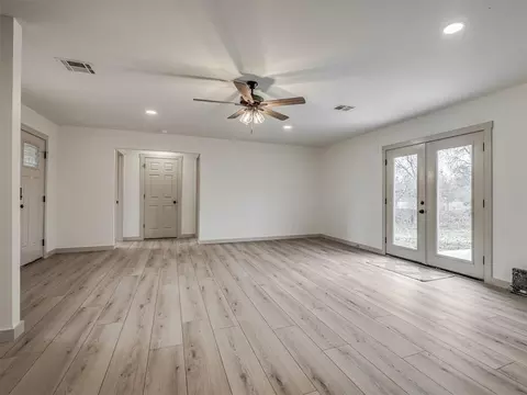 Living - 2085 Fox Ln, Tuttle, OK 73089 photo 6 of 7