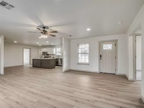 Living - 2085 Fox Ln, Tuttle, OK 73089 photo 3 of 7