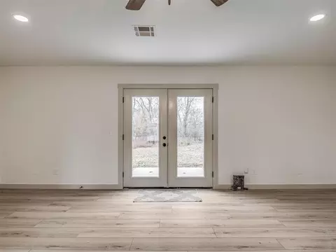 Living - 2085 Fox Ln, Tuttle, OK 73089 photo 4 of 7