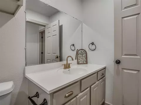 Bath - 2085 Fox Ln, Tuttle, OK 73089 photo 7 of 7