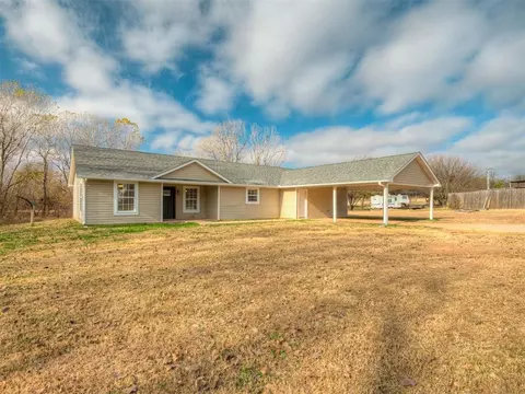 Exterior - 2085 Fox Ln, Tuttle, OK 73089 photo 2 of 8