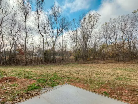 Exterior - 2085 Fox Ln, Tuttle, OK 73089 photo 5 of 8