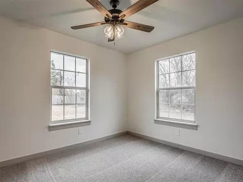 Bedroom - 2085 Fox Ln, Tuttle, OK 73089 photo 4 of 5