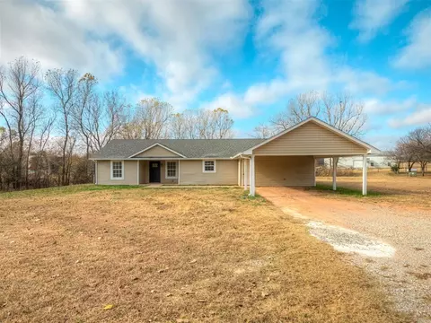 Exterior - 2085 Fox Ln, Tuttle, OK 73089 photo 1 of 8