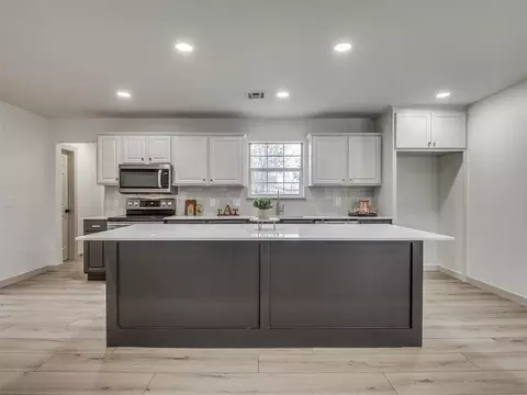 Kitchen - 2085 Fox Ln, Tuttle, OK 73089 photo 3 of 9