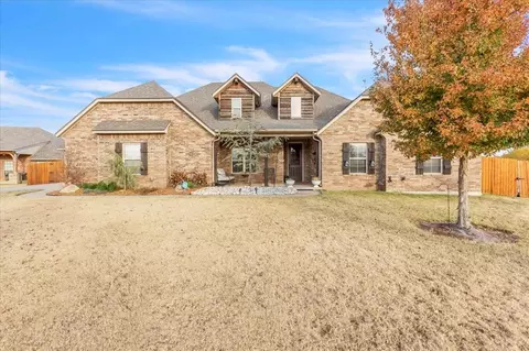 10032 Volare Dr, Yukon, OK 73099