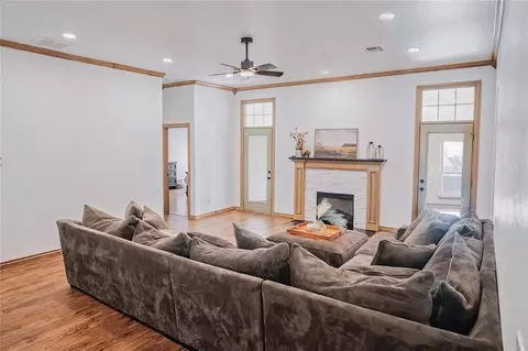 320 E Richmond Ter, Mustang, OK 73064