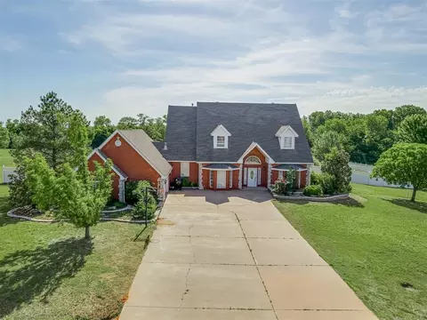 1930 Deer Trl, Purcell, OK 73080