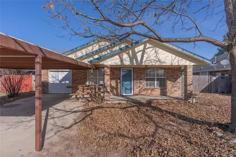 957 N Windermere Dr, Moore, OK 73160