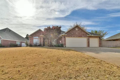 2904 Canton Ln, Edmond, OK 73012