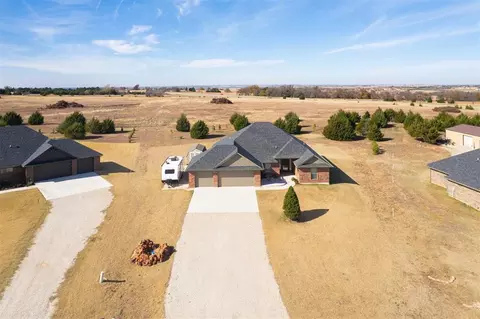 2401 Gallant Fox Ter, Guthrie, OK 73044