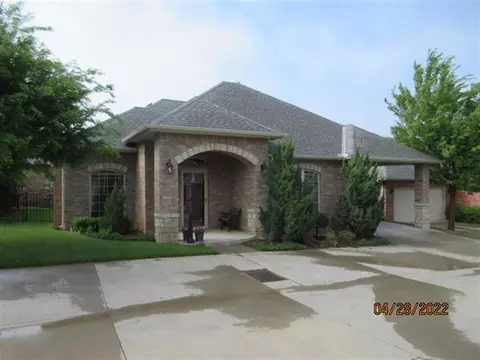 10244 Hawthorn Dr, Oklahoma City, OK 73120