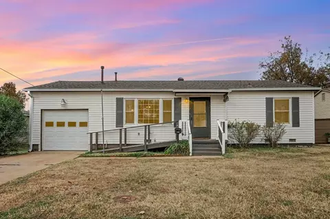 209 W 8th St, Edmond, OK 73003