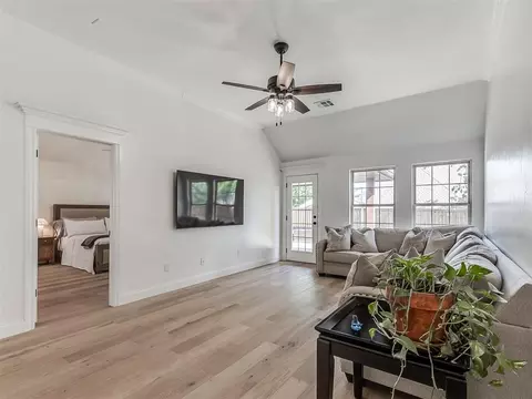 Living - 1806 Barrington Dr, Norman, OK 73071 photo 2 of 3