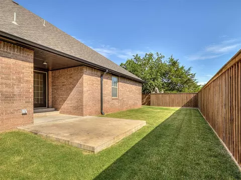 Exterior - 1806 Barrington Dr, Norman, OK 73071 photo 4 of 6