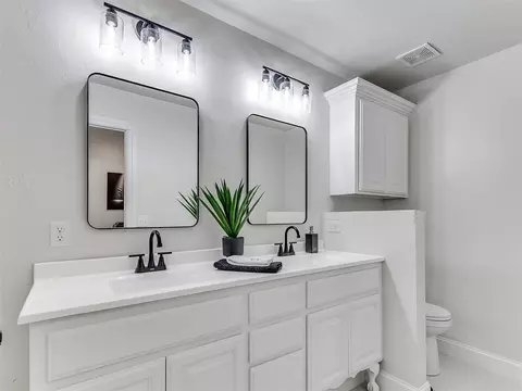 Bath - 1806 Barrington Dr, Norman, OK 73071 photo 3 of 3
