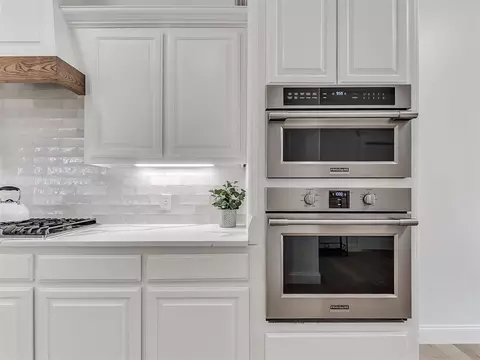 Kitchen - 1806 Barrington Dr, Norman, OK 73071 photo 8 of 8