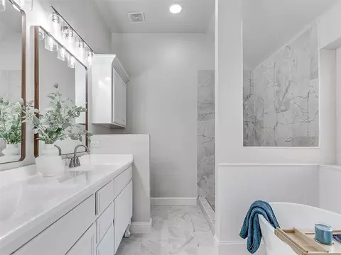 Bath - 1806 Barrington Dr, Norman, OK 73071 photo 1 of 3