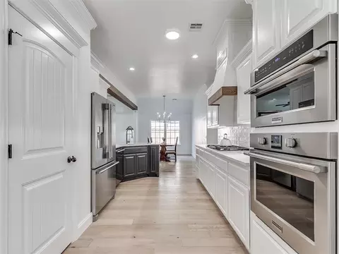 Kitchen - 1806 Barrington Dr, Norman, OK 73071 photo 7 of 8