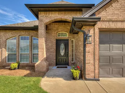 Exterior - 1806 Barrington Dr, Norman, OK 73071 photo 3 of 6