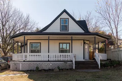 609 E College Ave, Guthrie, OK 73044