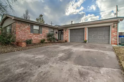 24 Ridgecrest Dr, Chickasha, OK 73018