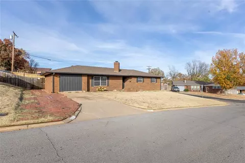 921 E Huber Ave, Weatherford, OK 73096