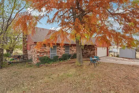 930 Estell Dr, Moore, OK 73160
