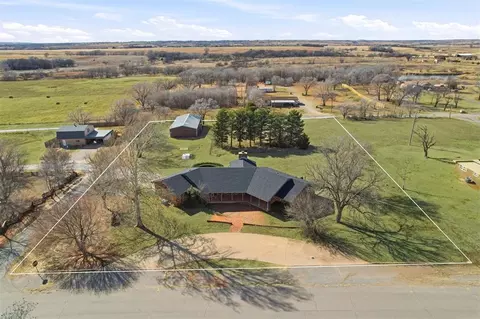 1103 N 8th St, Sayre, OK 73662