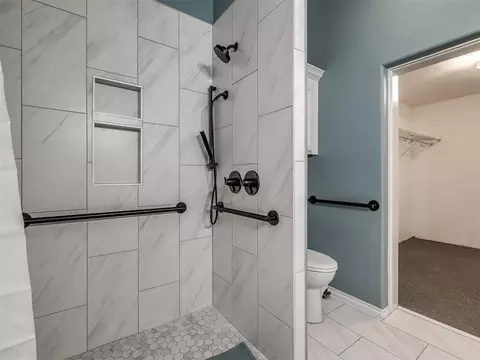 Bath - 9300 Pine Ave, Spencer, OK 73084 photo 4 of 4