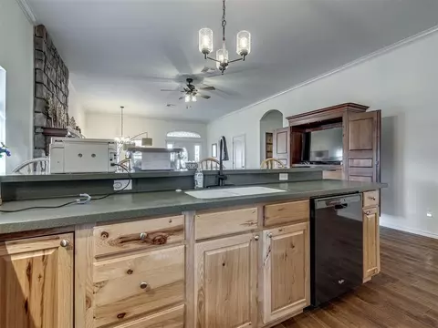 Kitchen - 9300 Pine Ave, Spencer, OK 73084 photo 4 of 5