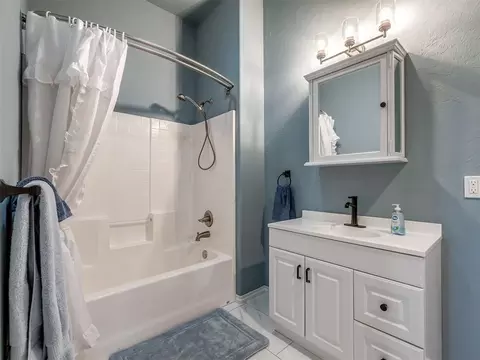 Bath - 9300 Pine Ave, Spencer, OK 73084 photo 1 of 4