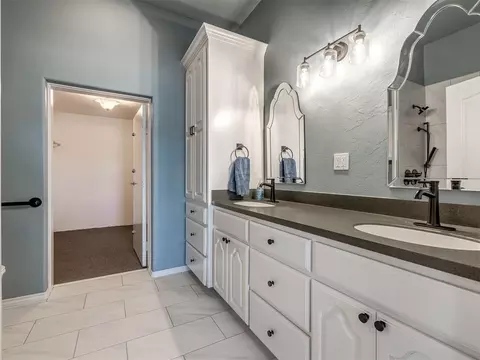 Bath - 9300 Pine Ave, Spencer, OK 73084 photo 2 of 4