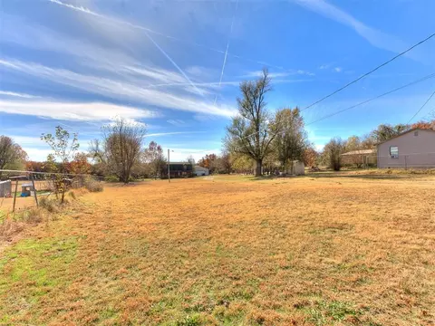 12694 Green Oak Dr, Choctaw, OK 73020