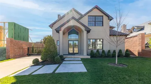 1108 Cumberland Ct, Nichols Hills, OK 73116