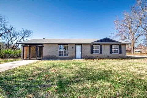 410 N Flanagan Ave, Stroud, OK 74079