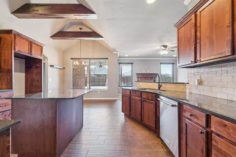 Kitchen - 20644 Landmark Dr, Harrah, OK 73045 photo 4 of 4