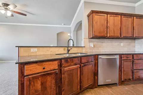 Kitchen - 20644 Landmark Dr, Harrah, OK 73045 photo 3 of 4