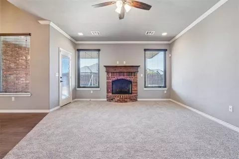 Living - 20644 Landmark Dr, Harrah, OK 73045 photo 4 of 5