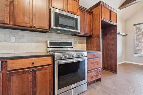 Kitchen - 20644 Landmark Dr, Harrah, OK 73045 photo 2 of 4