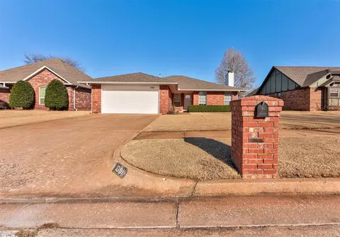 1301 NW 9th St, Moore, OK 73170