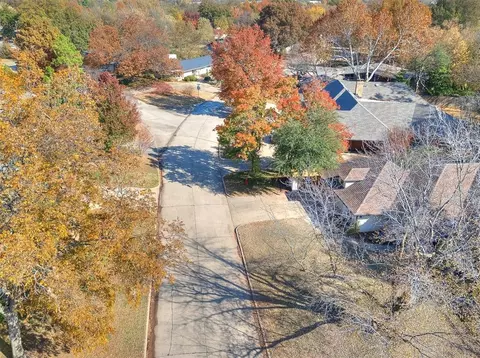 View/Area - 818 Mockingbird Ln, Norman, OK 73071 photo 2 of 3