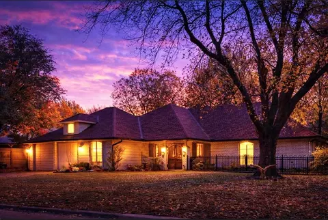 Exterior - 818 Mockingbird Ln, Norman, OK 73071 photo 2 of 10