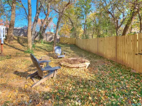Exterior - 818 Mockingbird Ln, Norman, OK 73071 photo 7 of 10